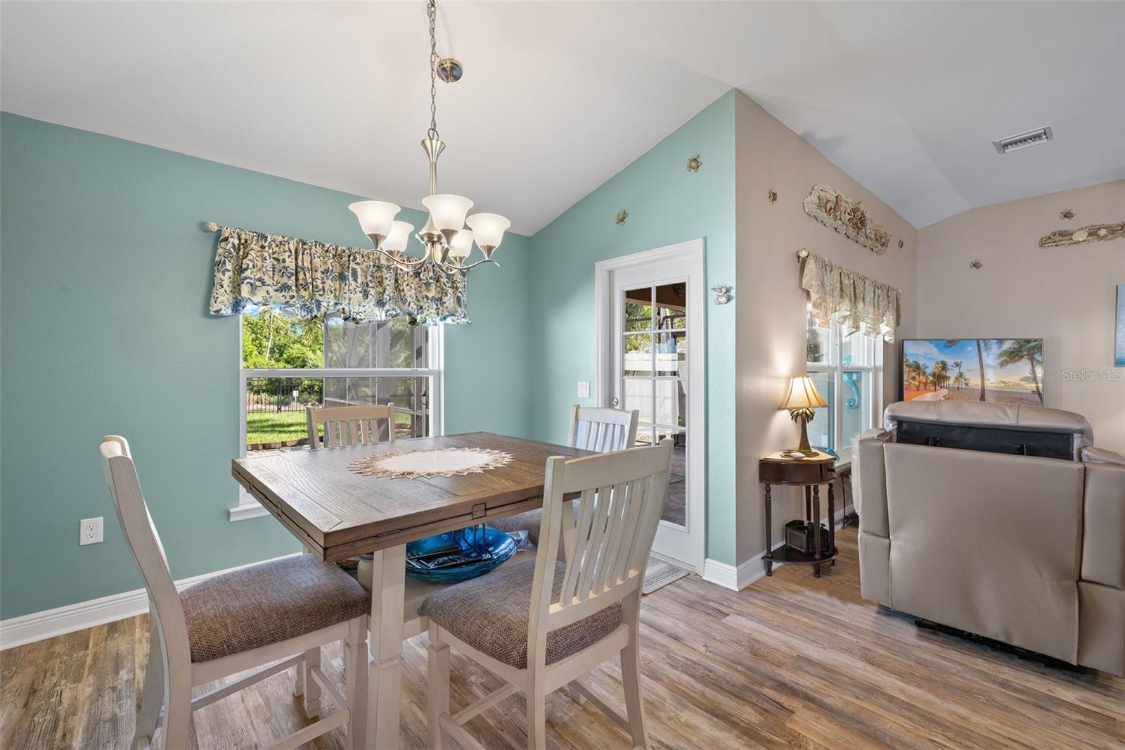 10084 WINDING RIVER RD