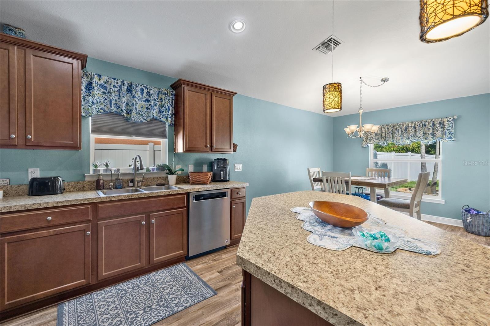 10084 WINDING RIVER RD