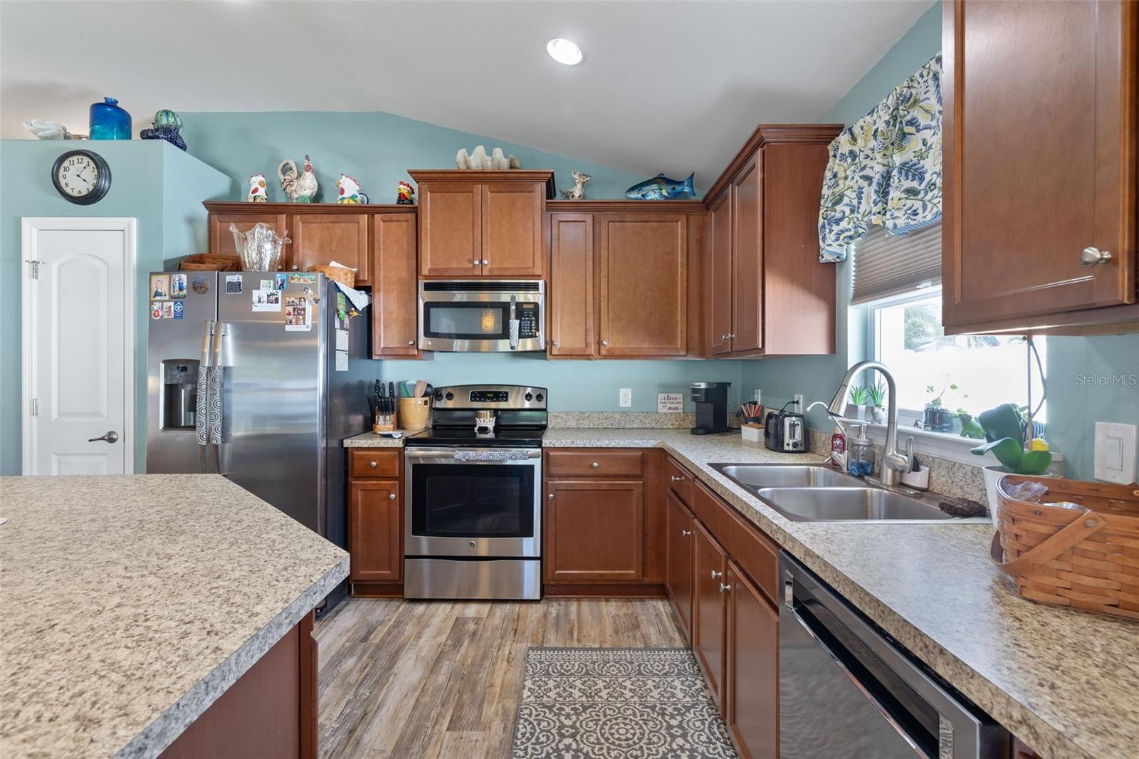 10084 WINDING RIVER RD