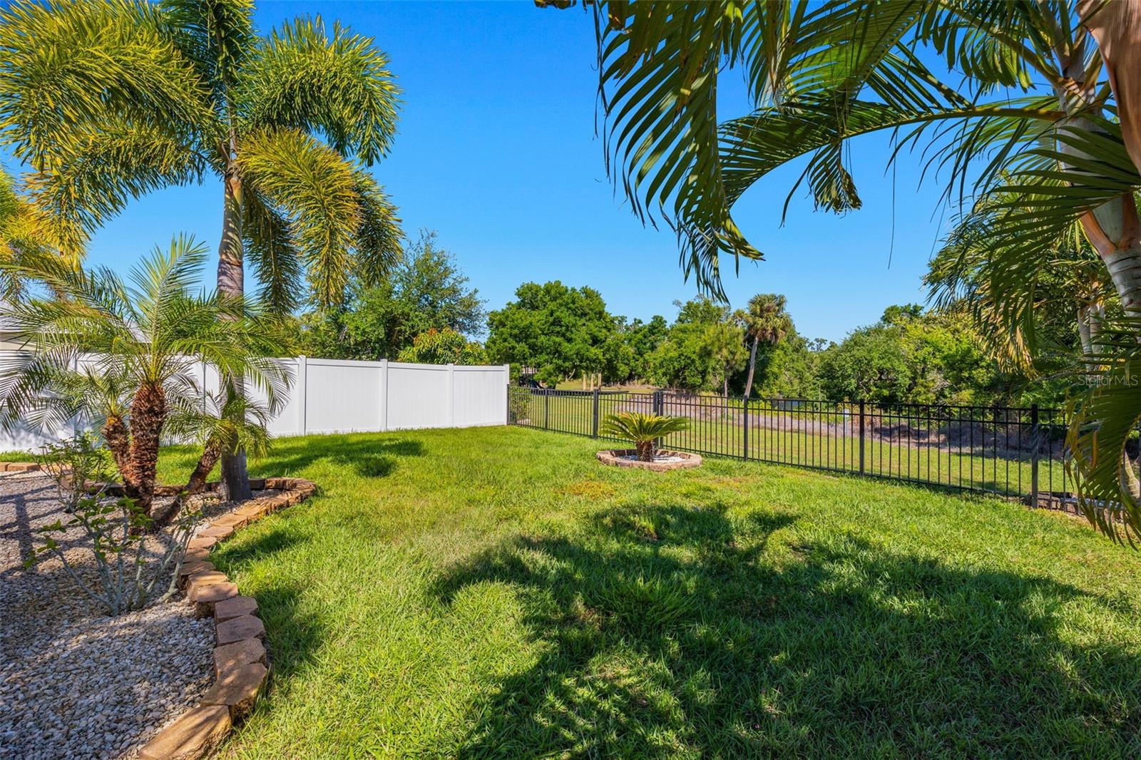 10084 WINDING RIVER RD