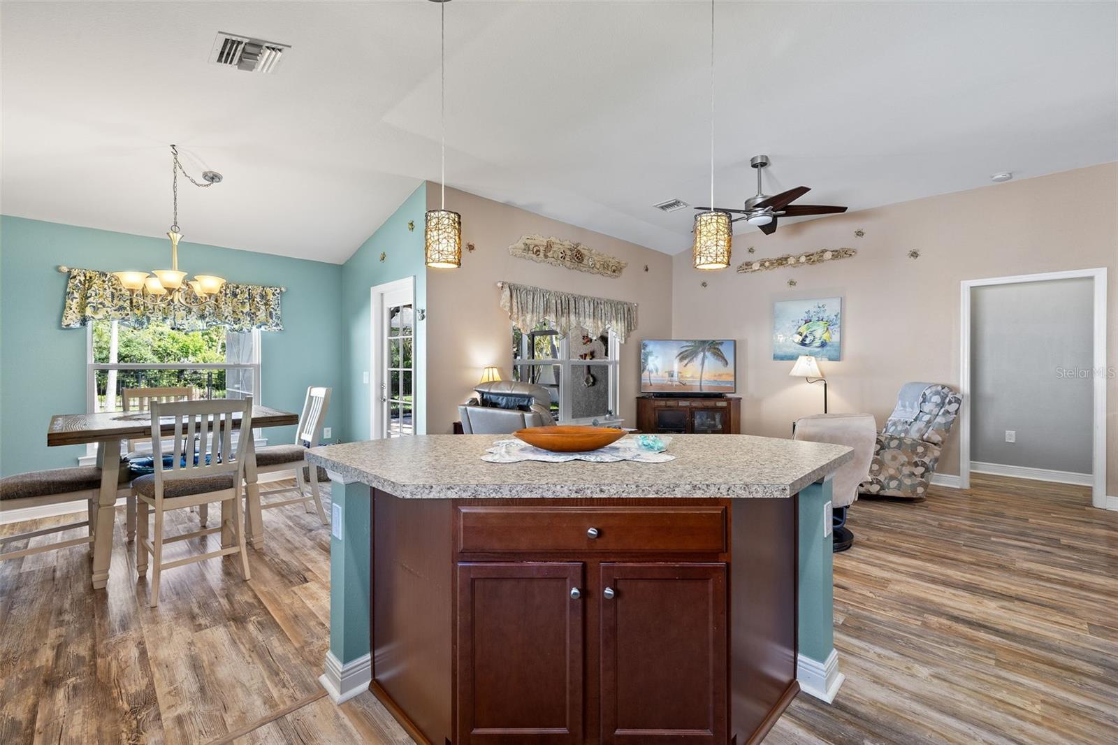 10084 WINDING RIVER RD