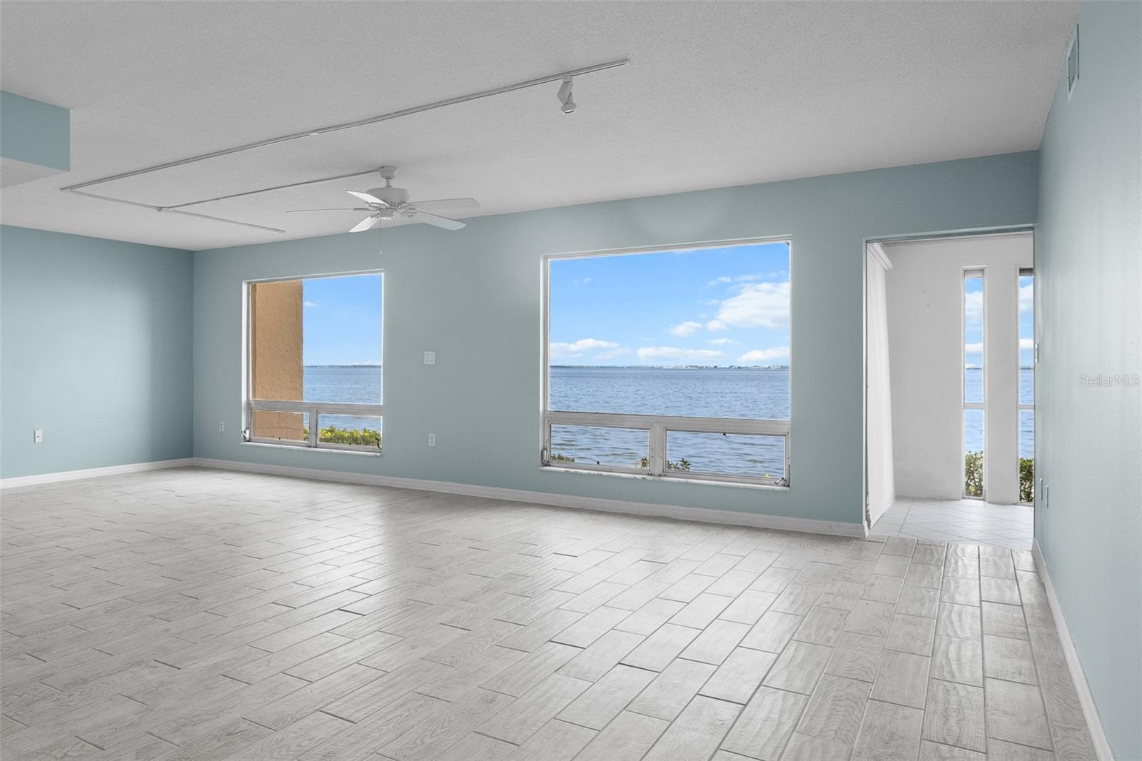 1 COLONY POINT DR #A10