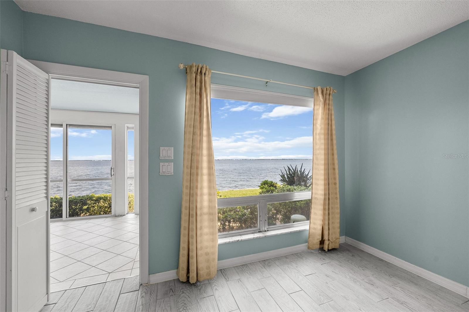 1 COLONY POINT DR #A10