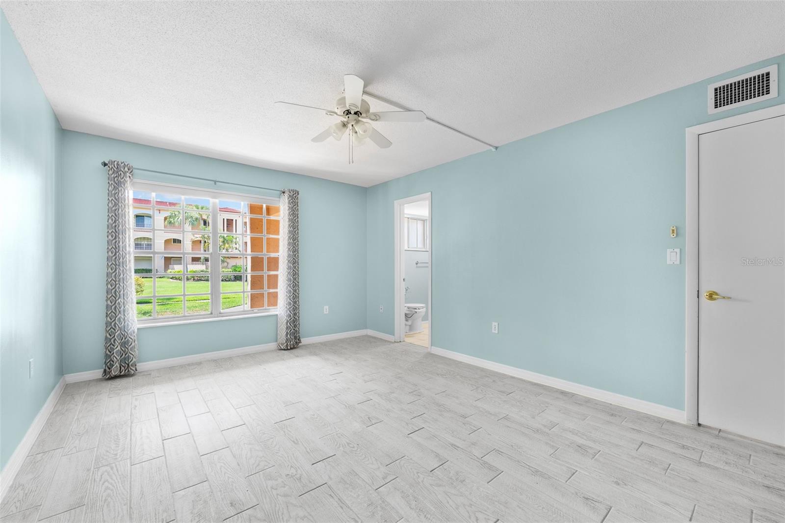 1 COLONY POINT DR #A10