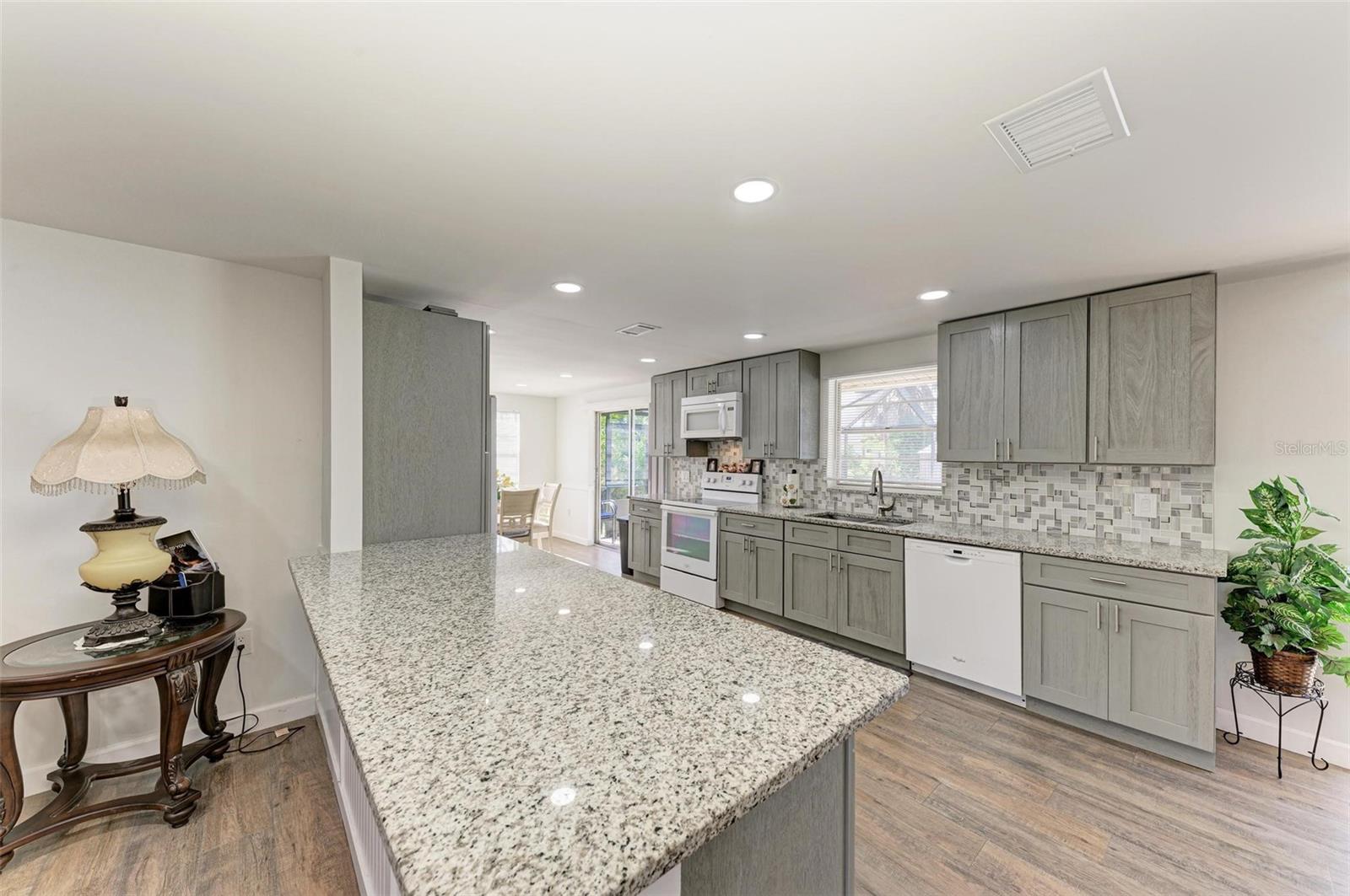 258 SHADOW ST NW