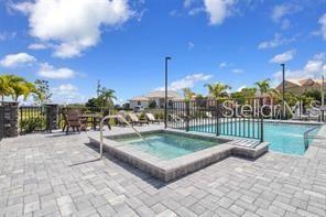1425 PARK BEACH CIR #127