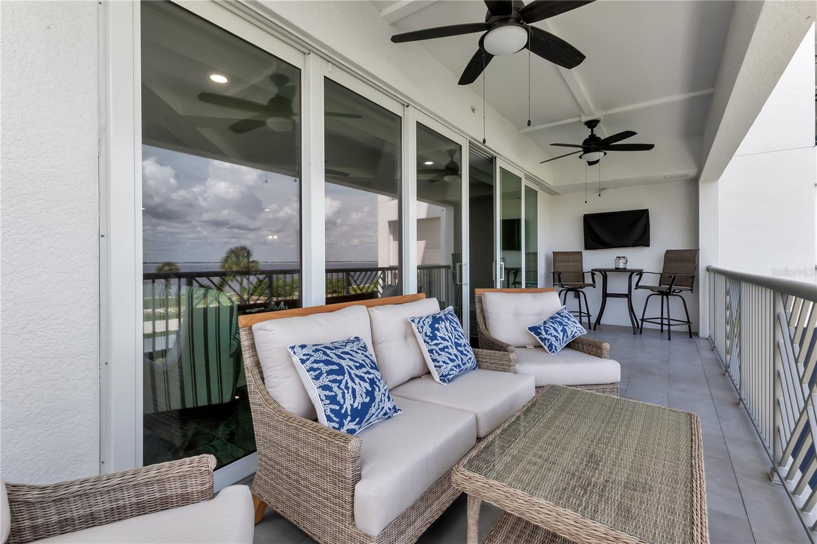 1425 PARK BEACH CIR #127