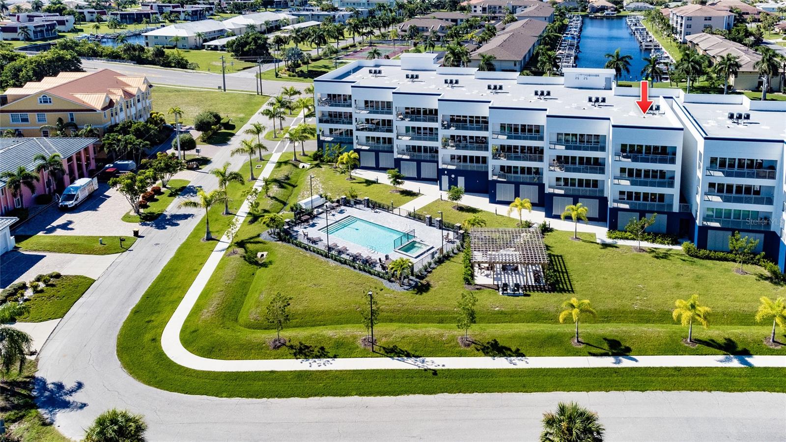 1425 PARK BEACH CIR #127