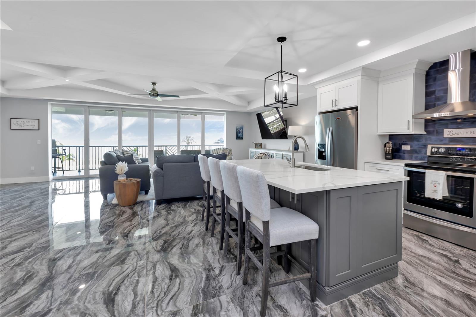 1425 PARK BEACH CIR #127