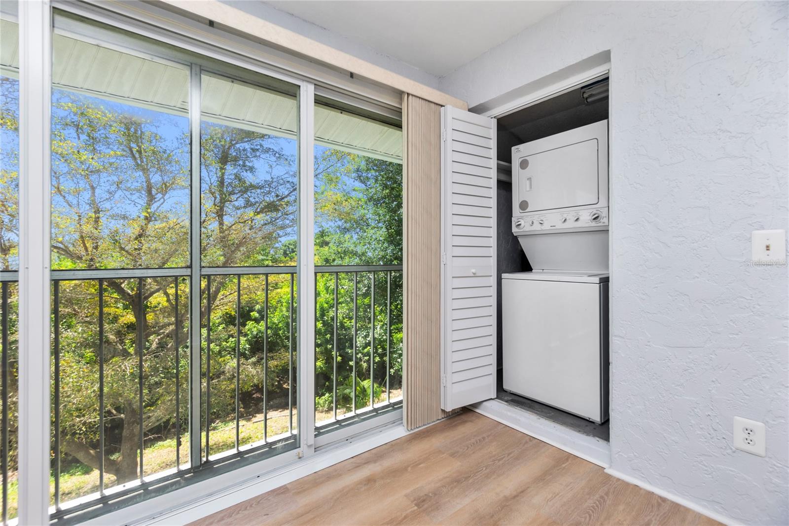 2735 MAGDALINA DR #2C