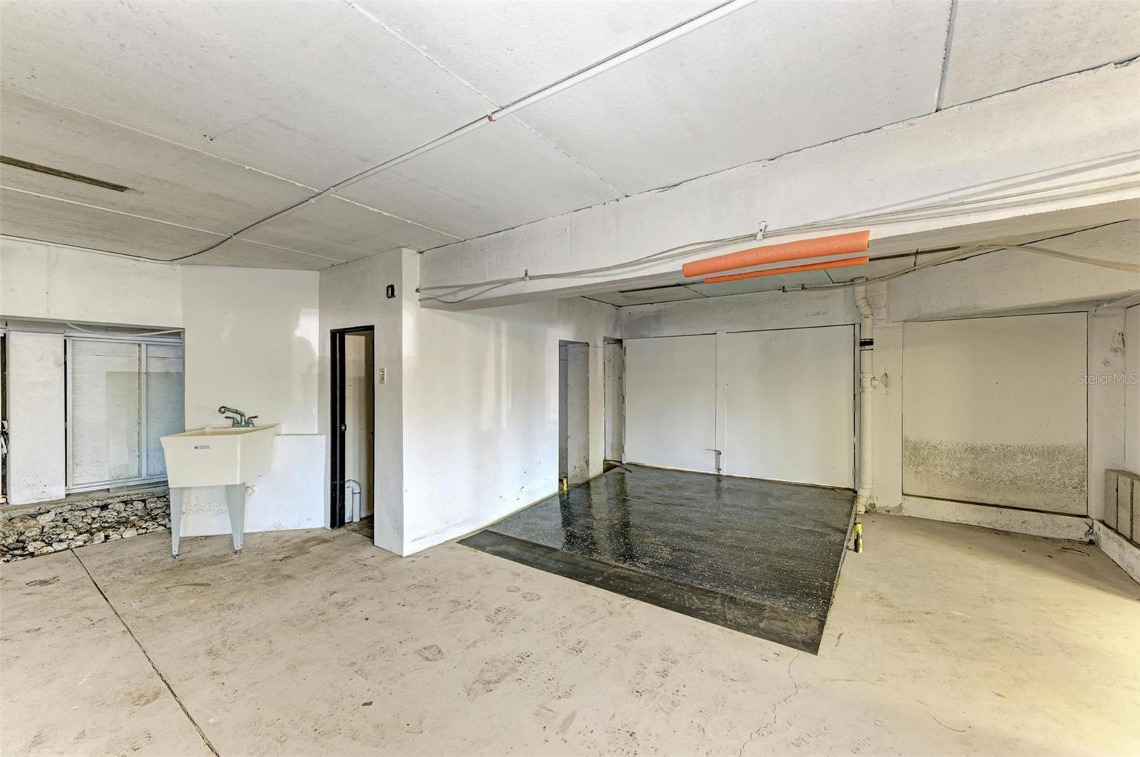 4511 GRASSY POINT BLVD