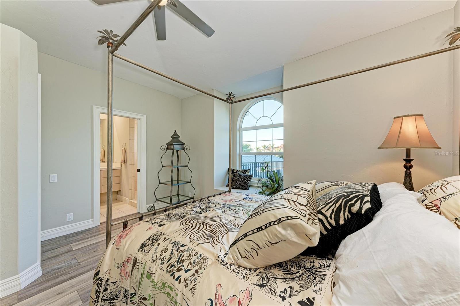 4511 GRASSY POINT BLVD