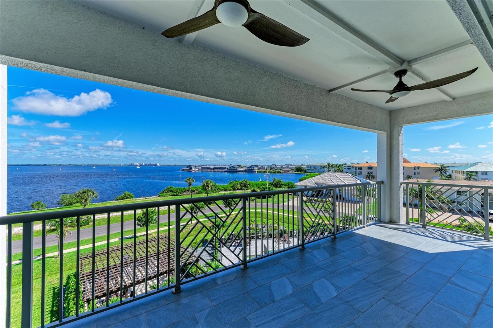 1425 PARK BEACH CIR #149