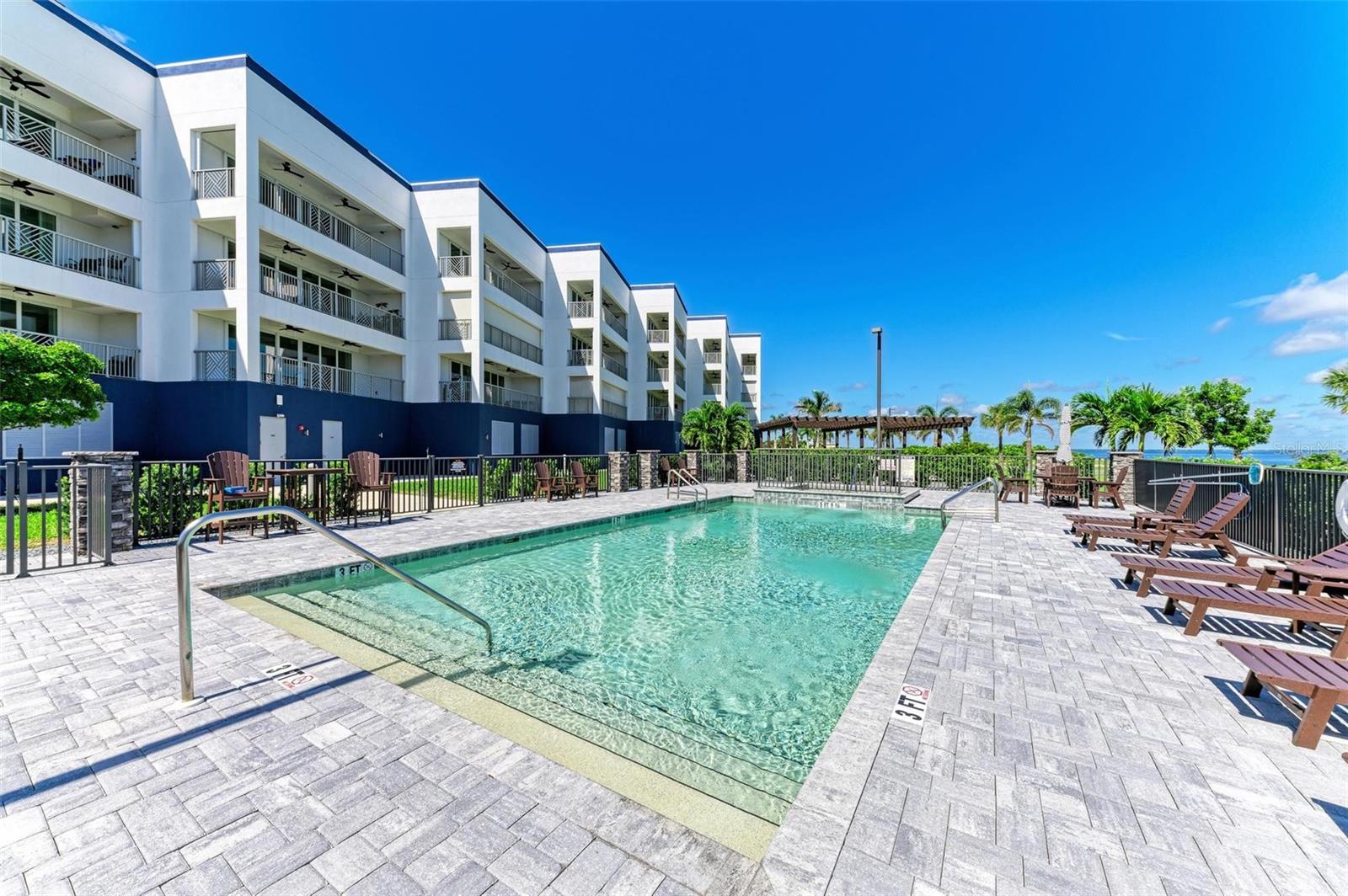 1425 PARK BEACH CIR #149