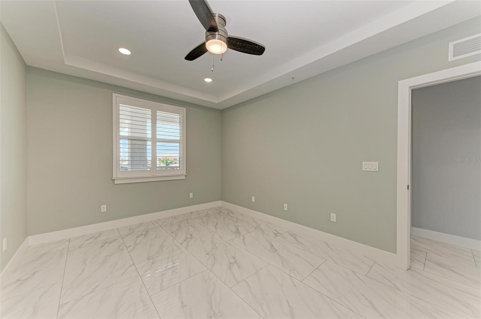 1425 PARK BEACH CIR #149