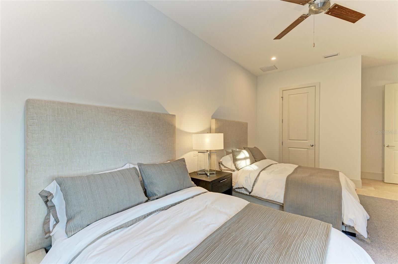 4050 LA COSTA ISLAND CT