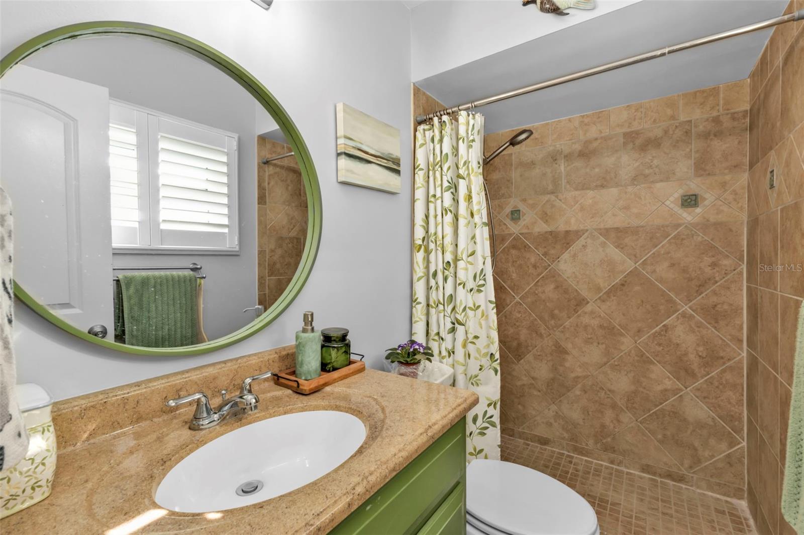 747 CRESTVIEW CIR NW