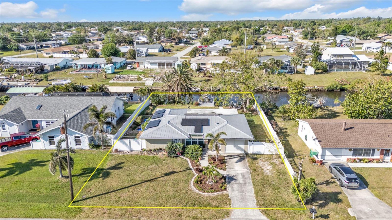 747 CRESTVIEW CIR NW