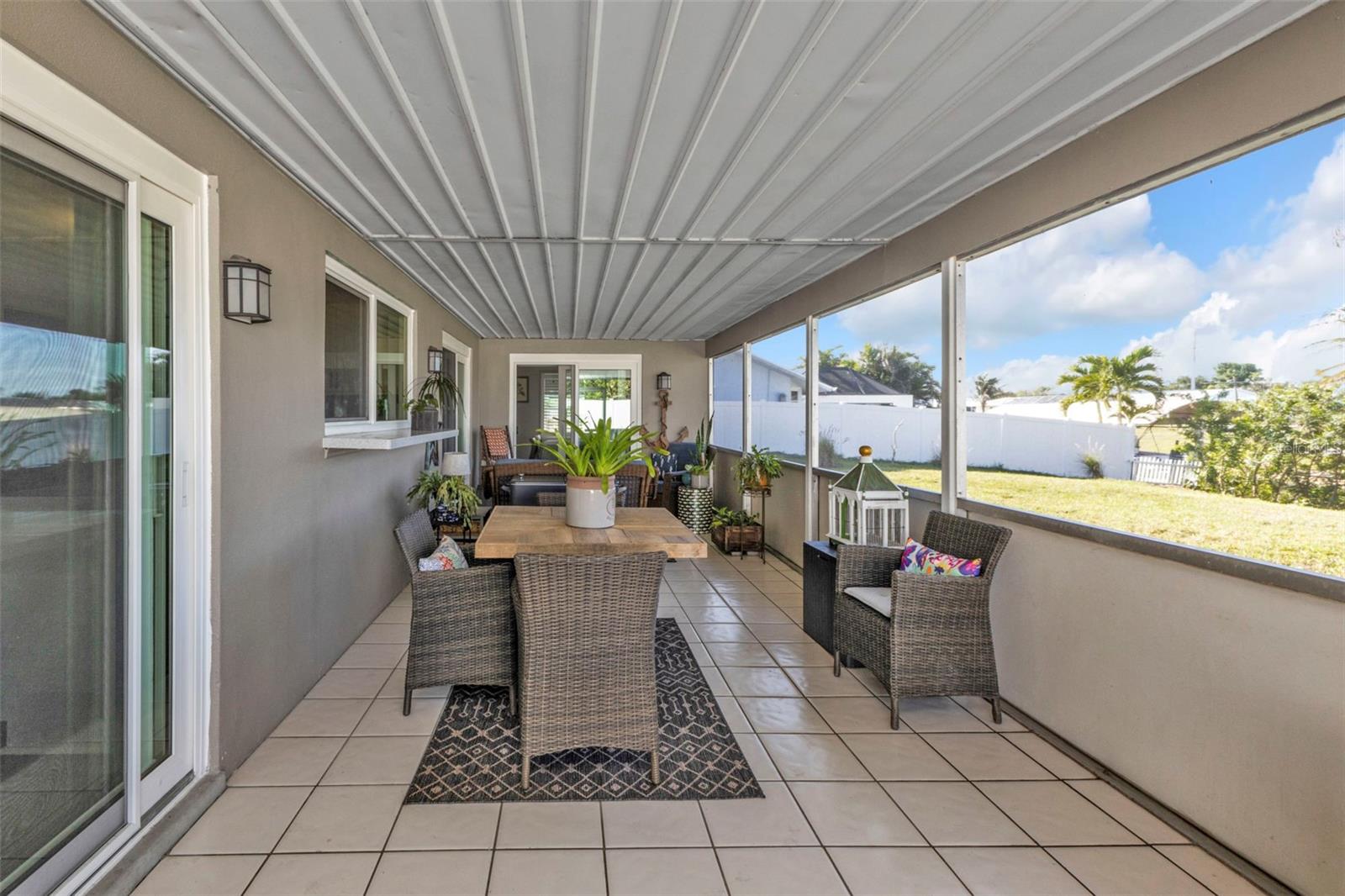 747 CRESTVIEW CIR NW