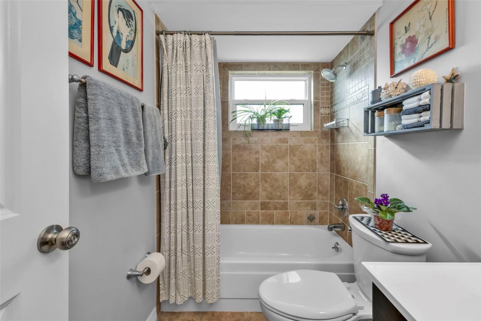 747 CRESTVIEW CIR NW