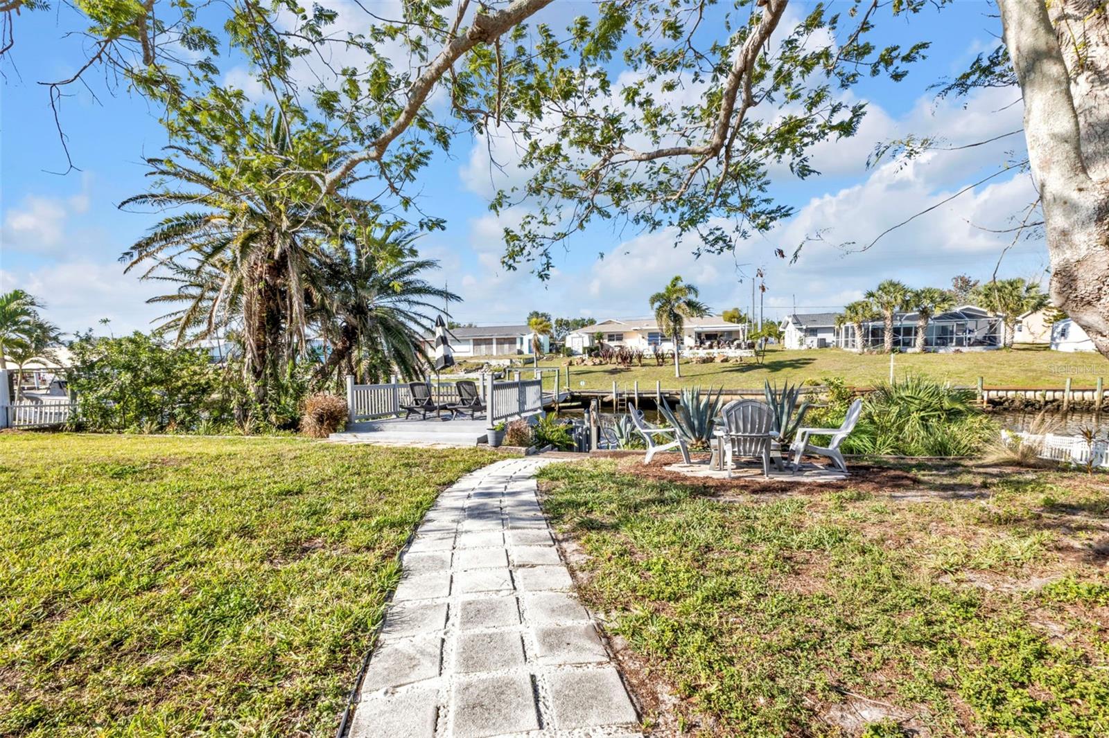 747 CRESTVIEW CIR NW