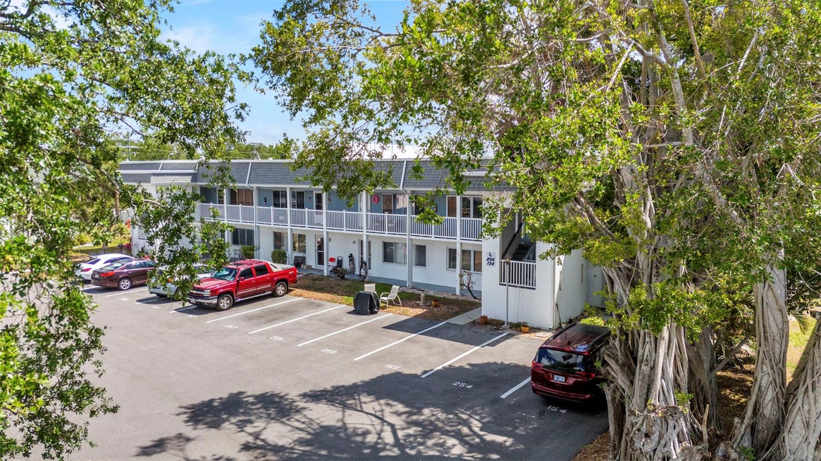 22375 EDGEWATER DR #255