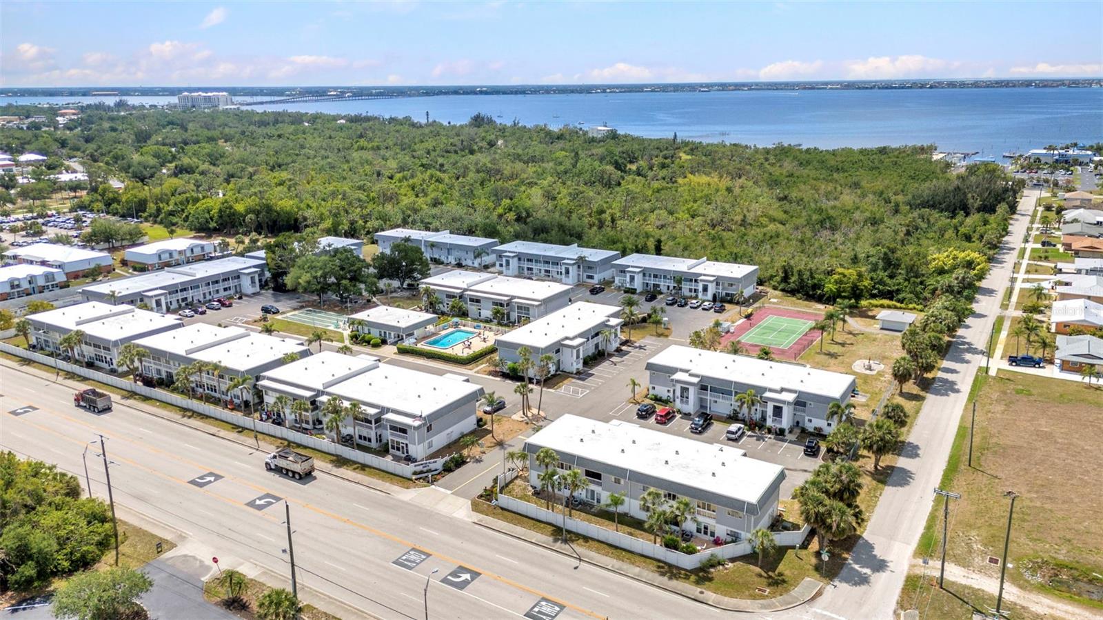 22375 EDGEWATER DR #255