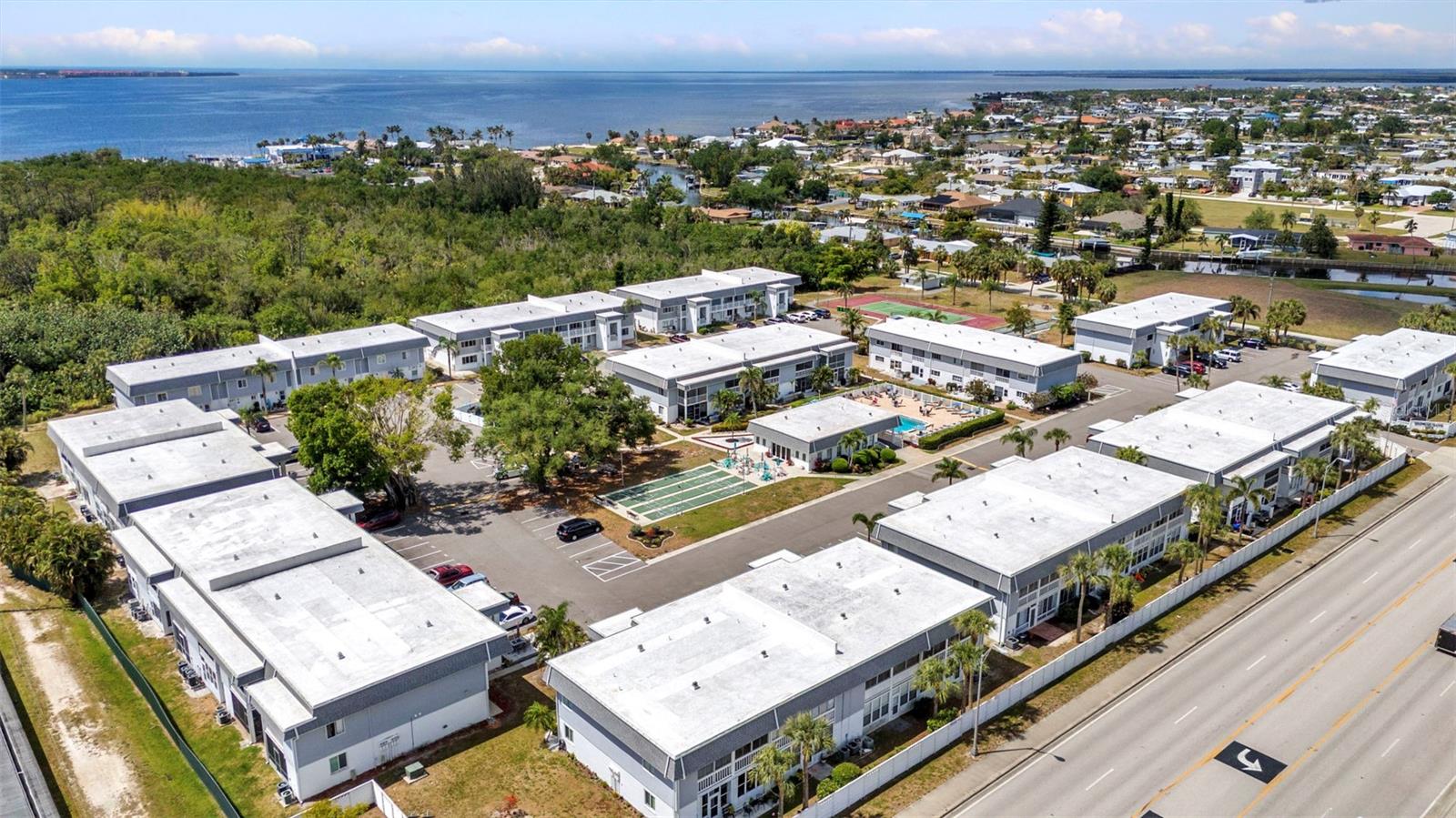 22375 EDGEWATER DR #255