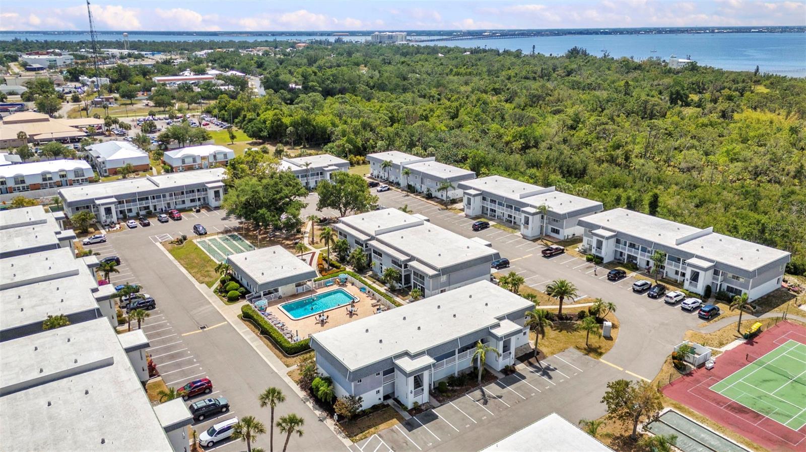 22375 EDGEWATER DR #255