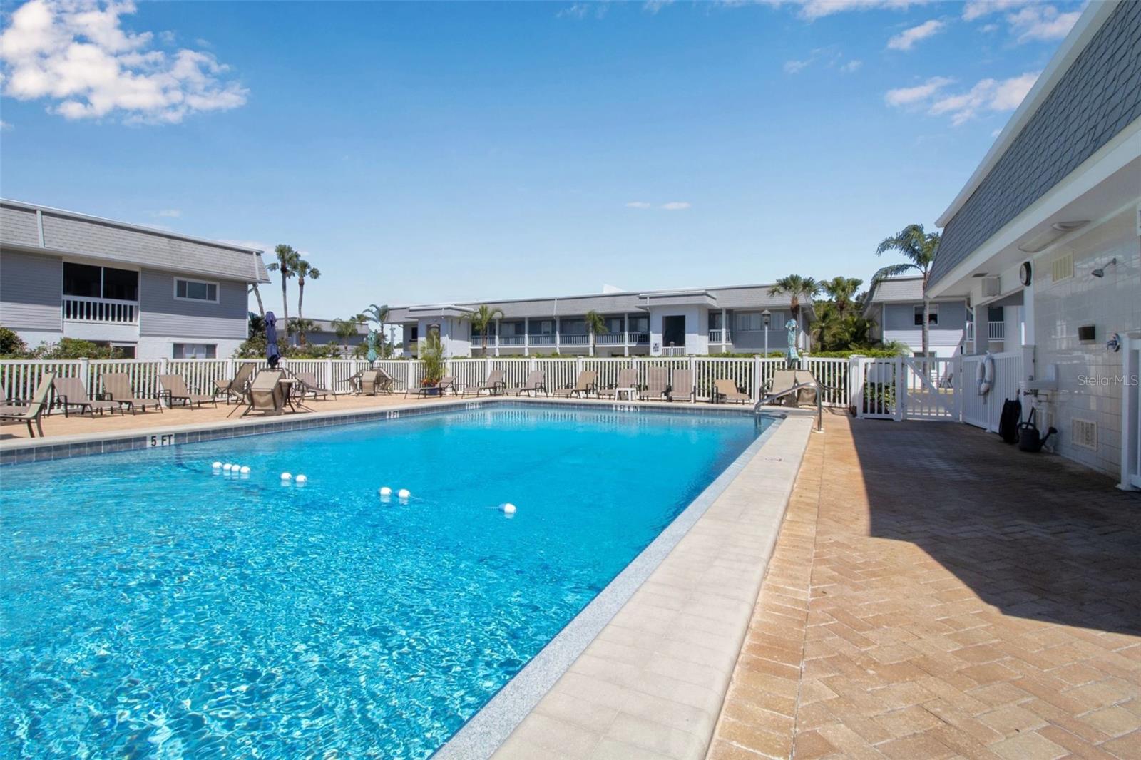 22375 EDGEWATER DR #255