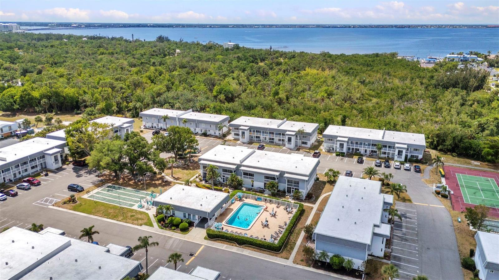 22375 EDGEWATER DR #255