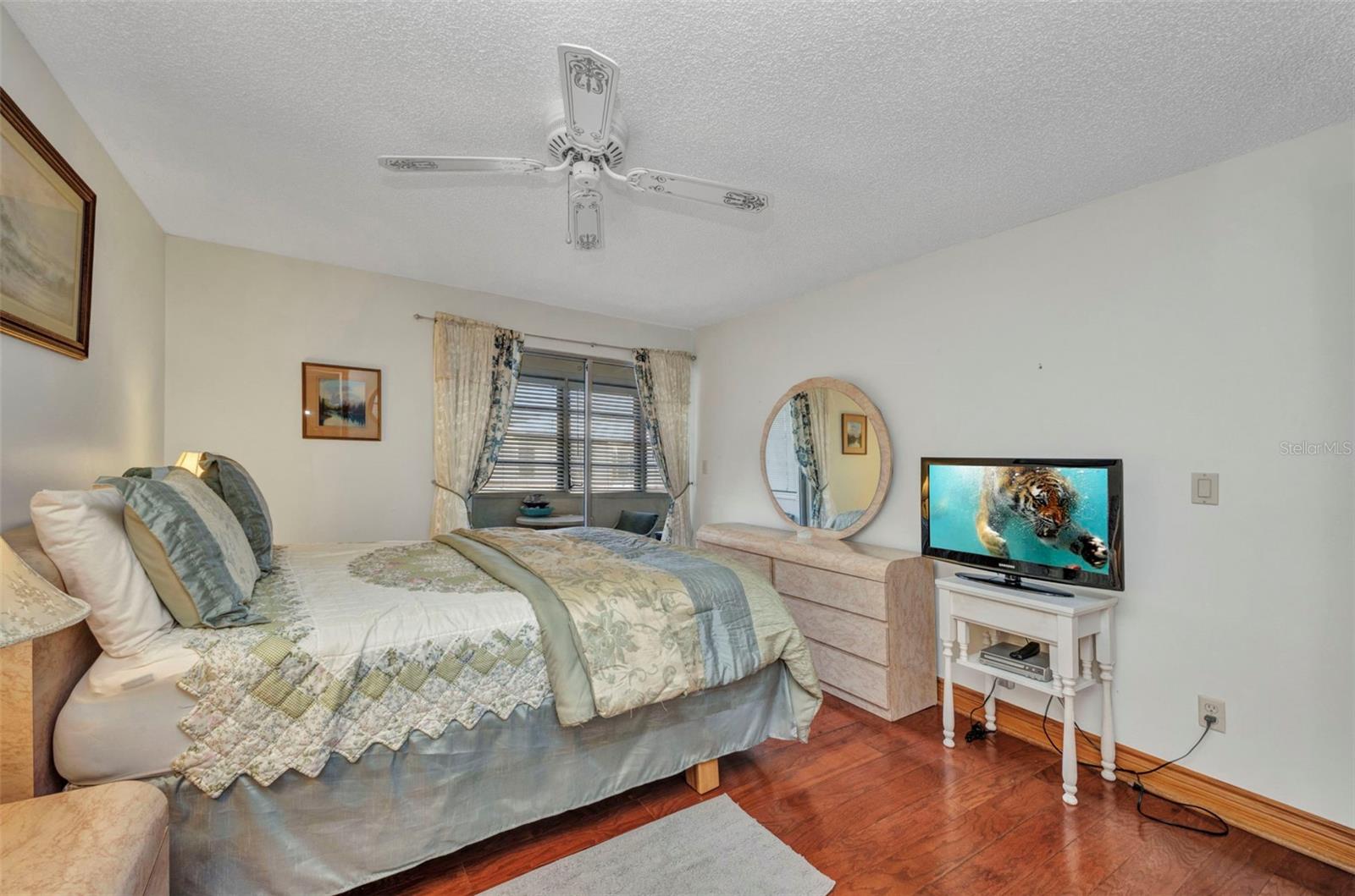 22375 EDGEWATER DR #255