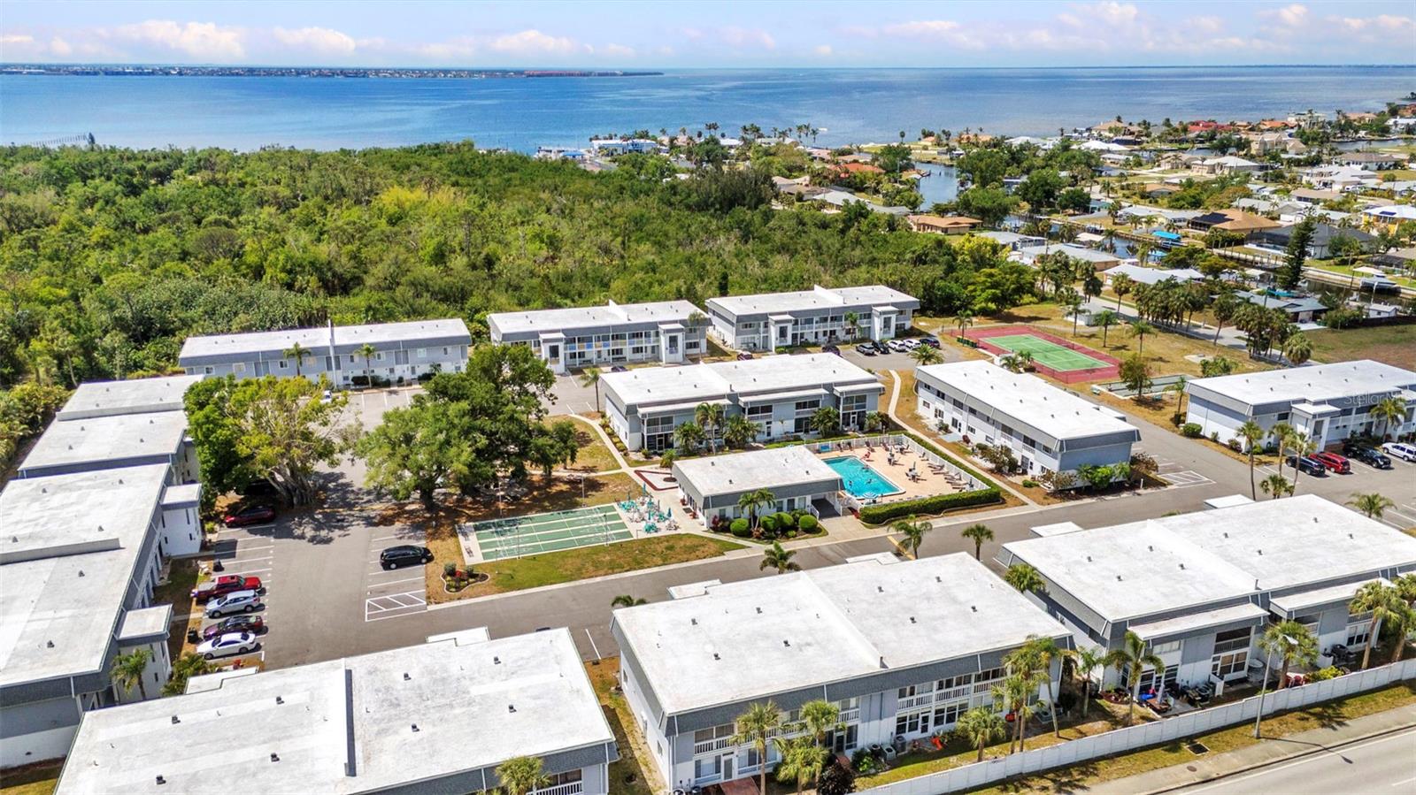 22375 EDGEWATER DR #255