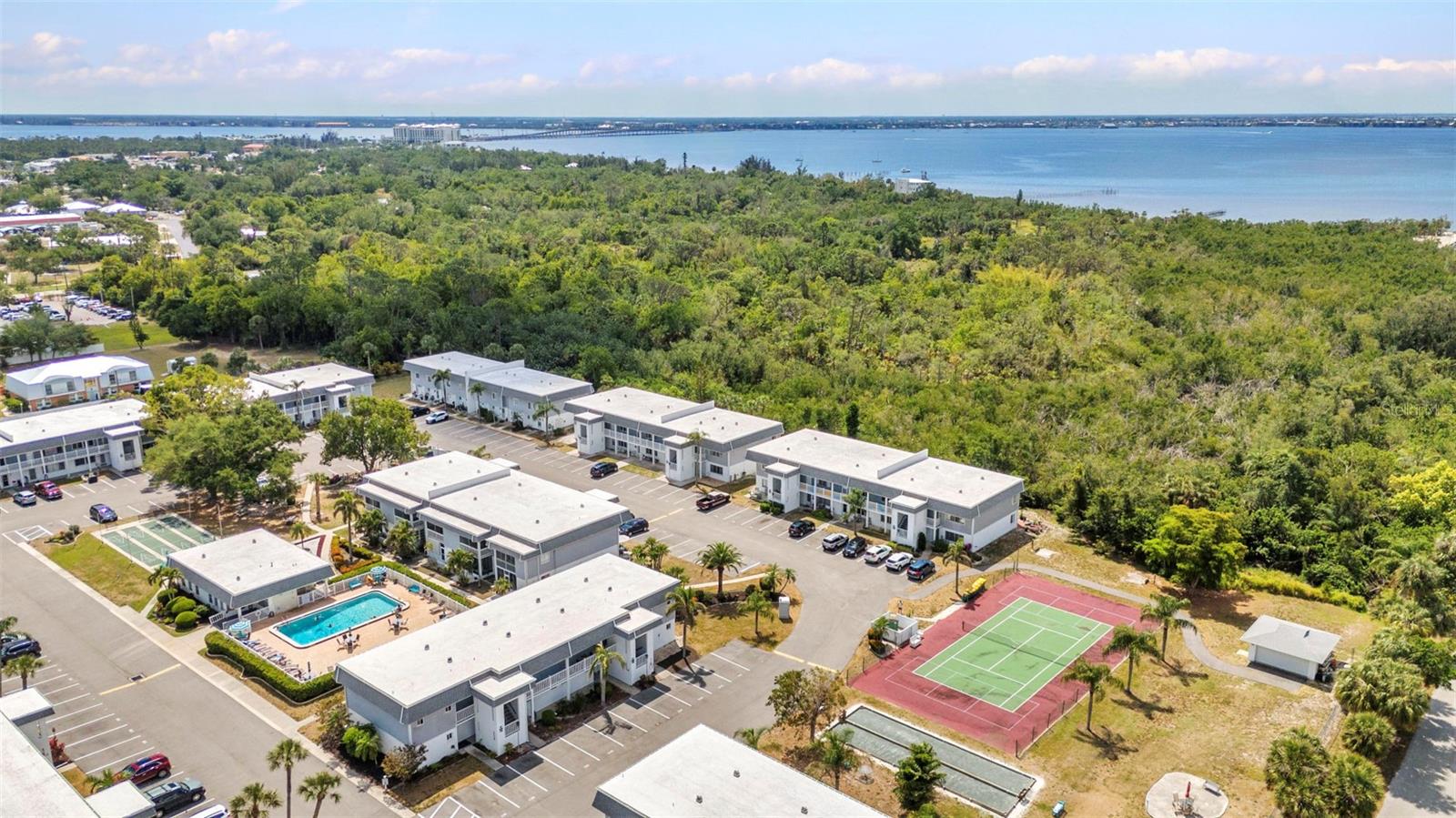 22375 EDGEWATER DR #255