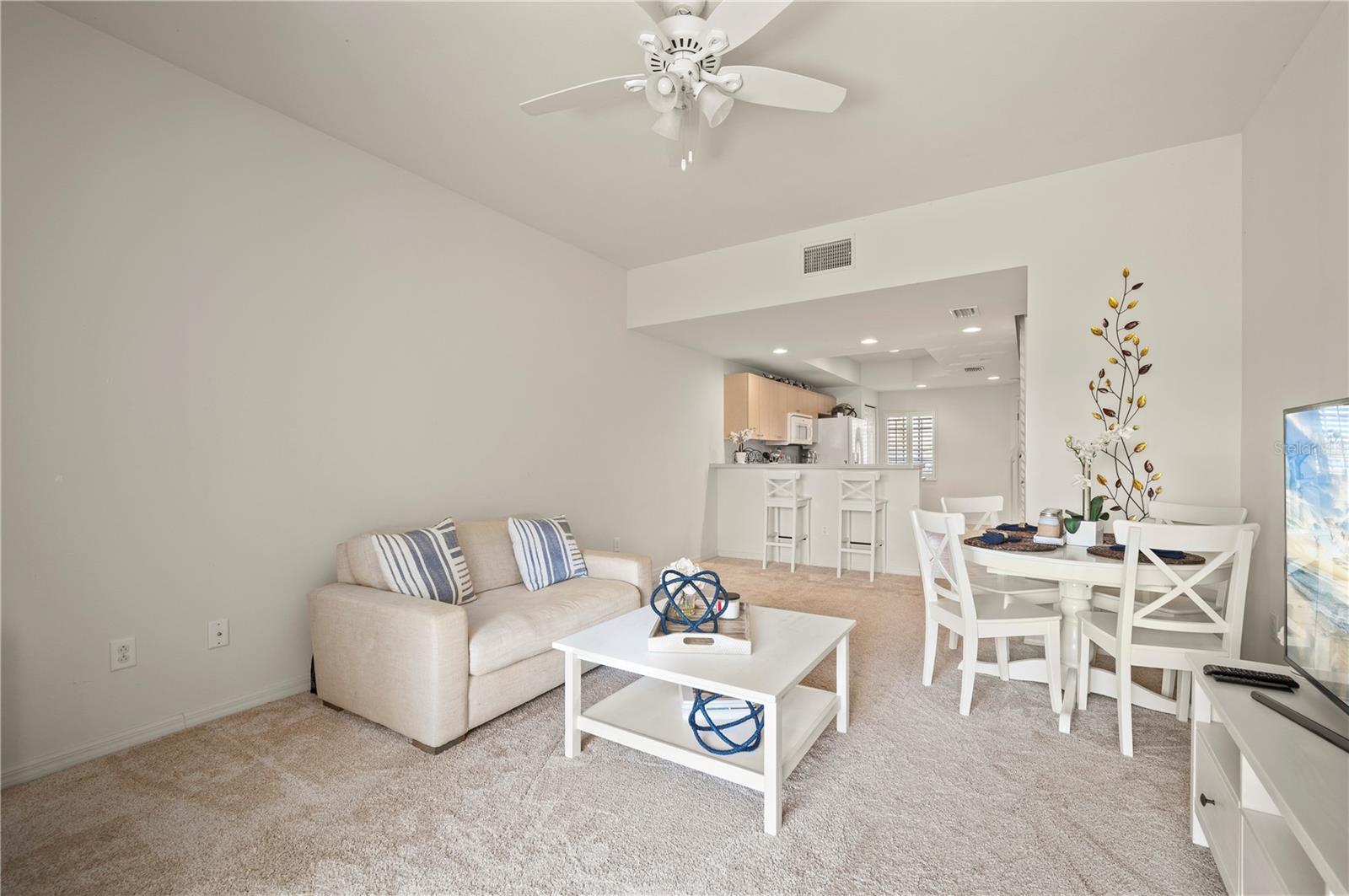 1236 RIO DE JANEIRO AVE #406