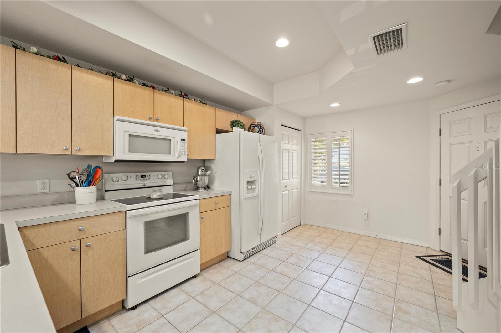 1236 RIO DE JANEIRO AVE #406