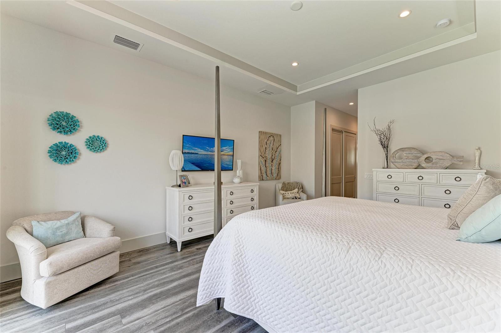 5043 BAL HARBOR BLVD