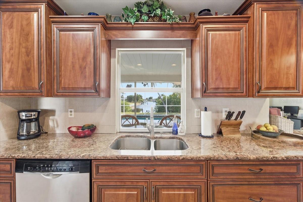 119 EASTON DR NW