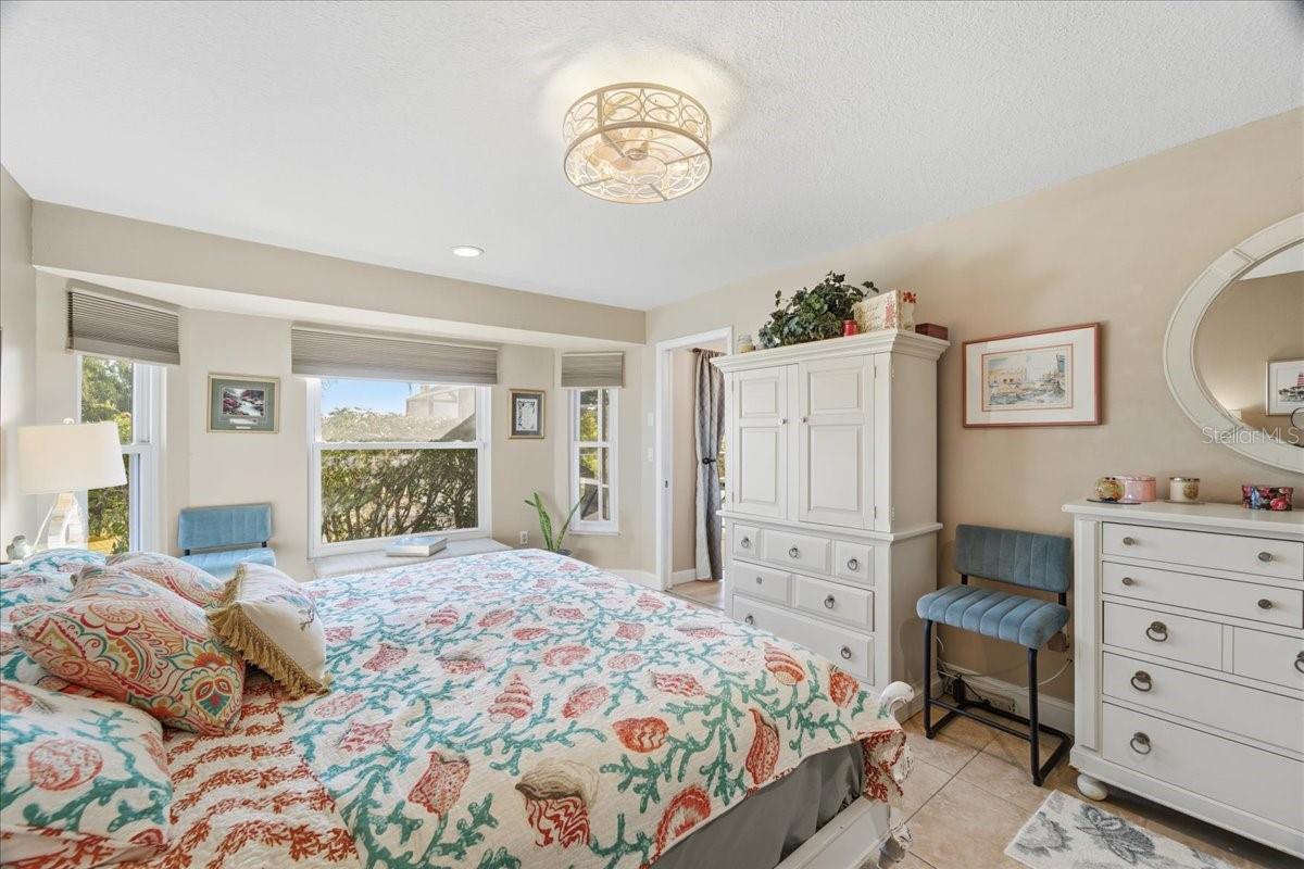 119 EASTON DR NW