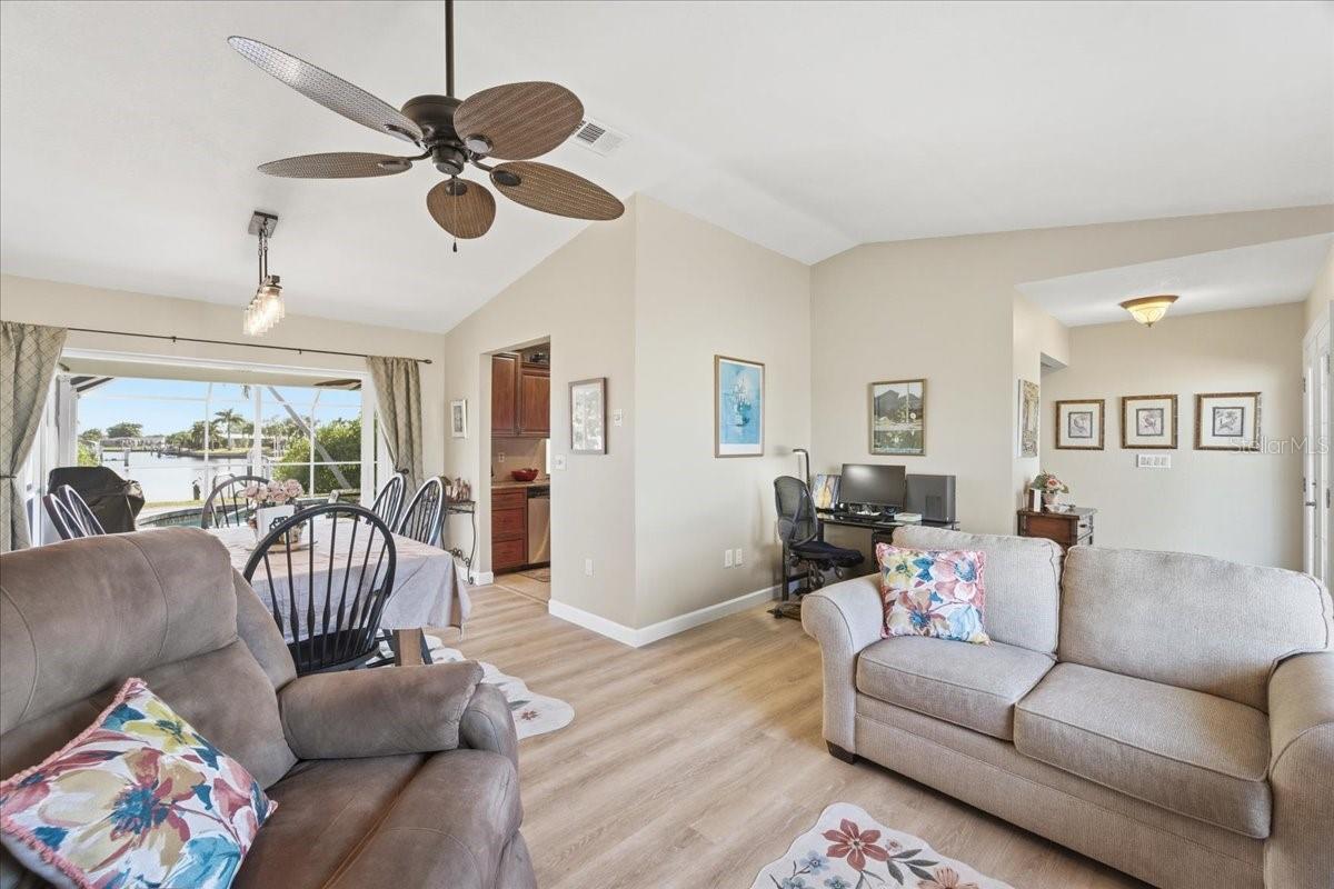 119 EASTON DR NW