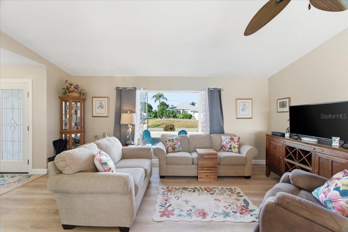 119 EASTON DR NW