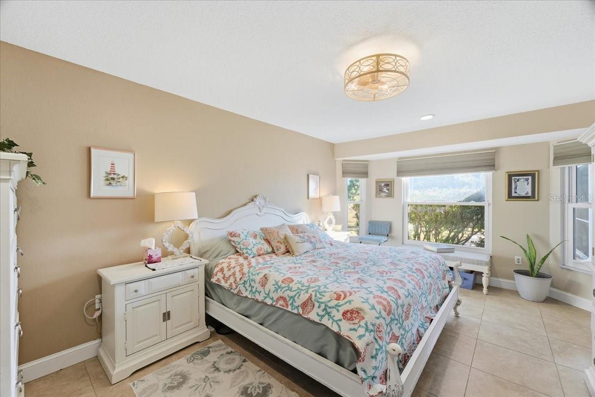 119 EASTON DR NW