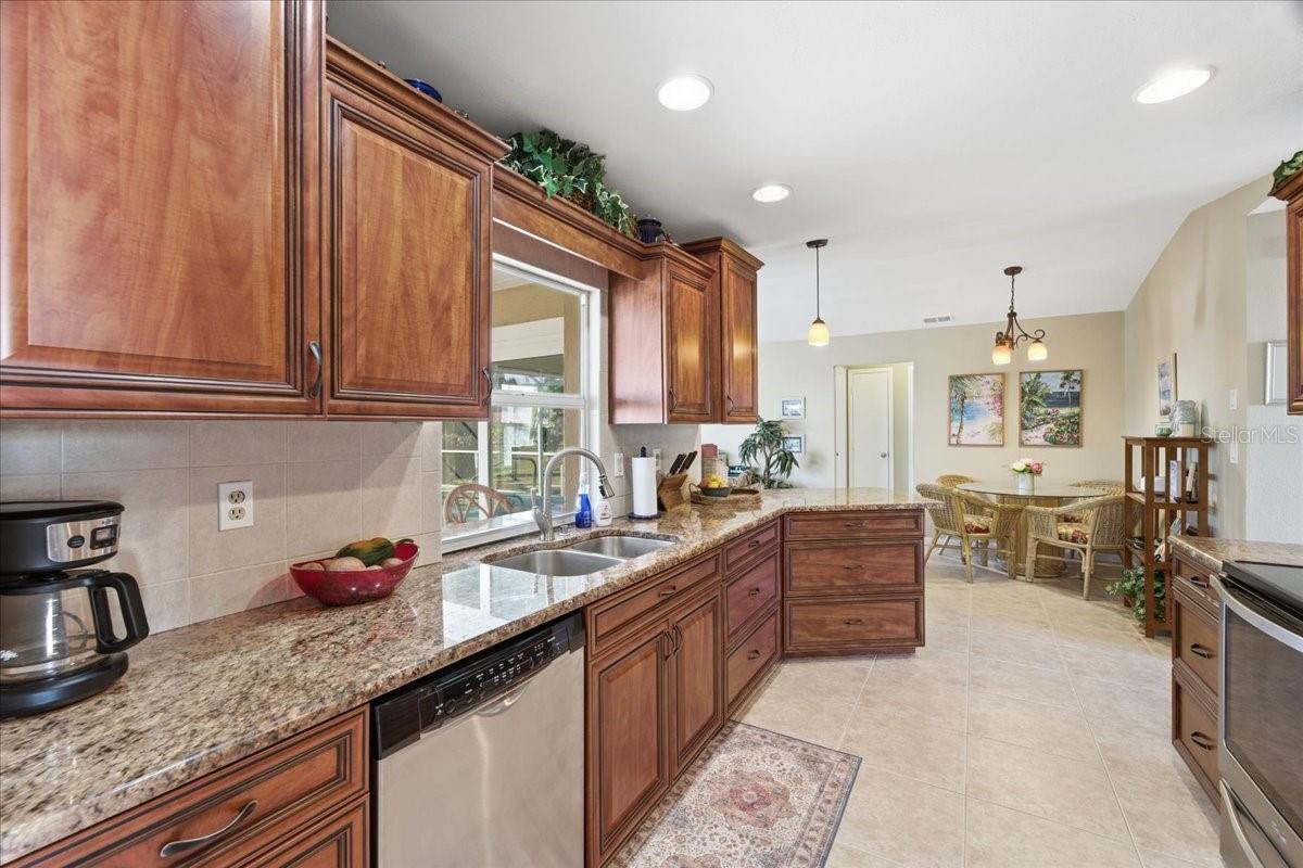 119 EASTON DR NW