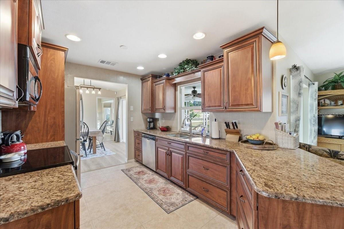 119 EASTON DR NW