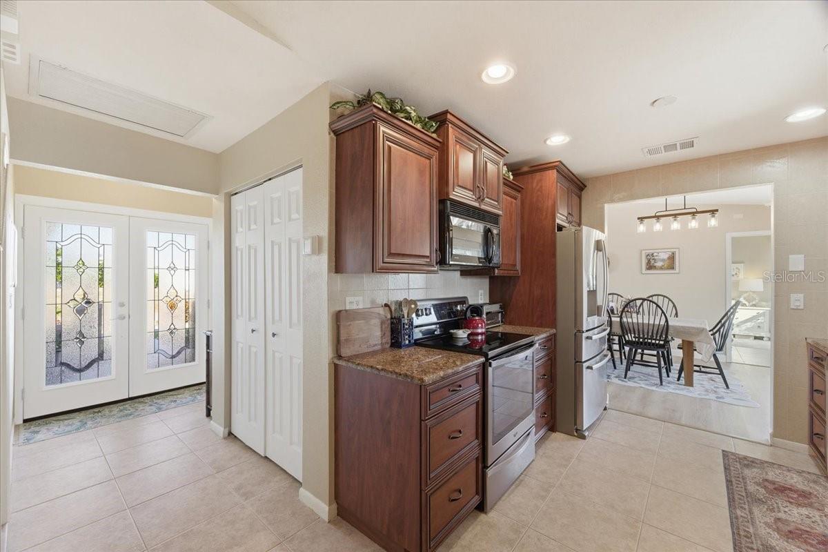 119 EASTON DR NW