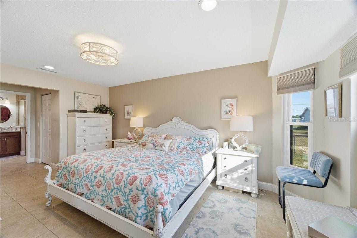 119 EASTON DR NW
