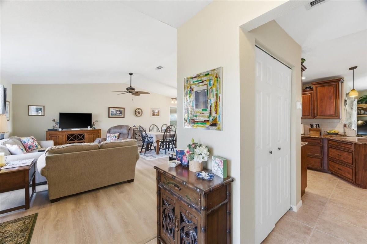 119 EASTON DR NW