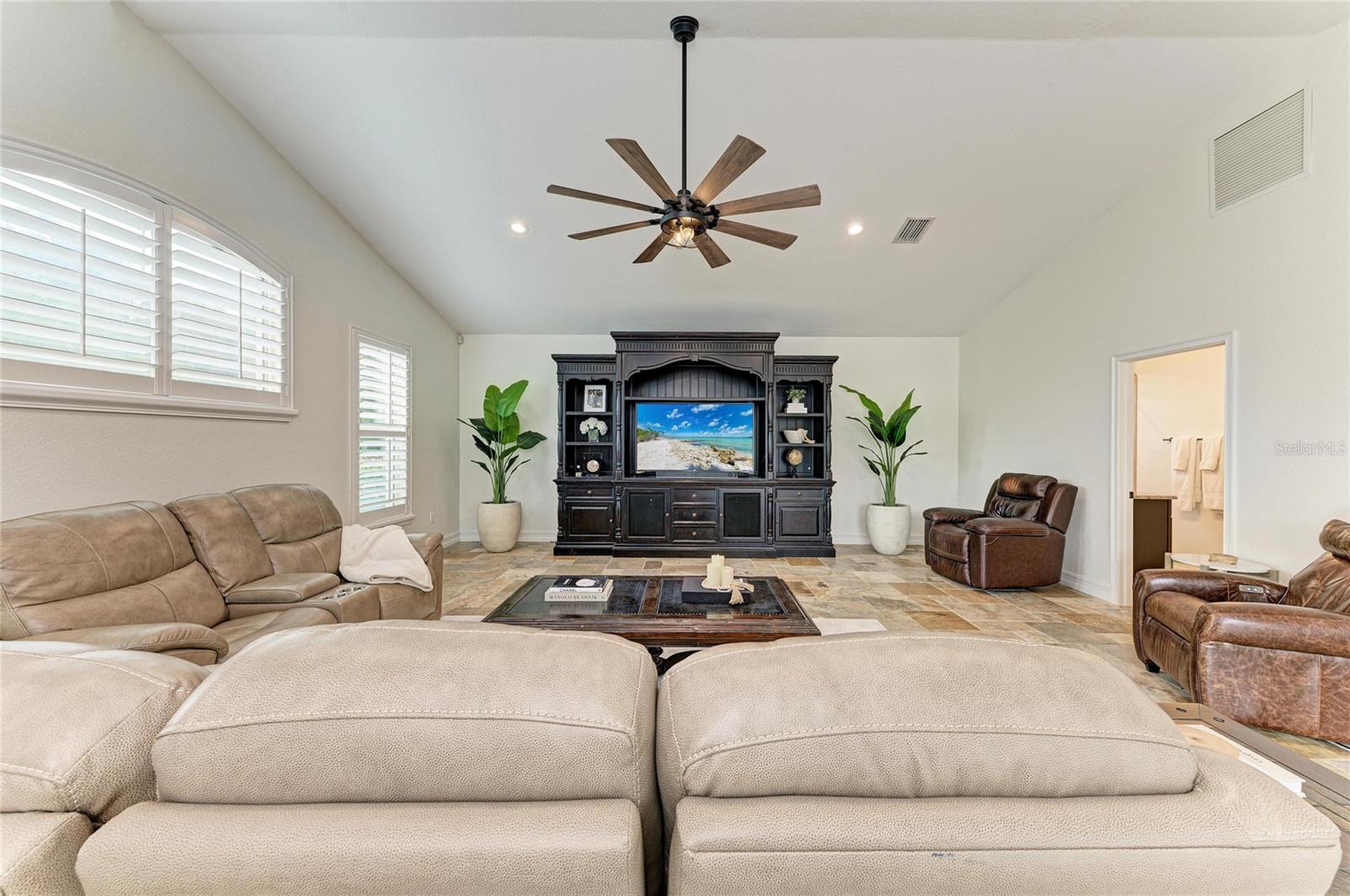 5348 PALANGOS DR