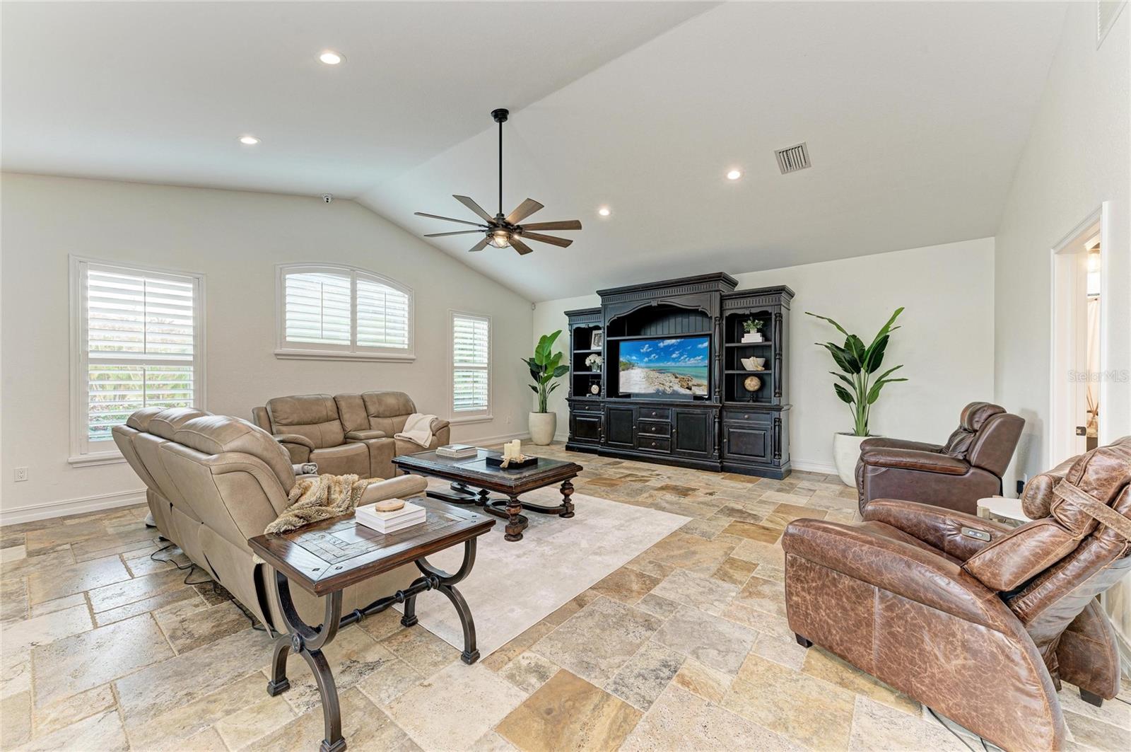 5348 PALANGOS DR