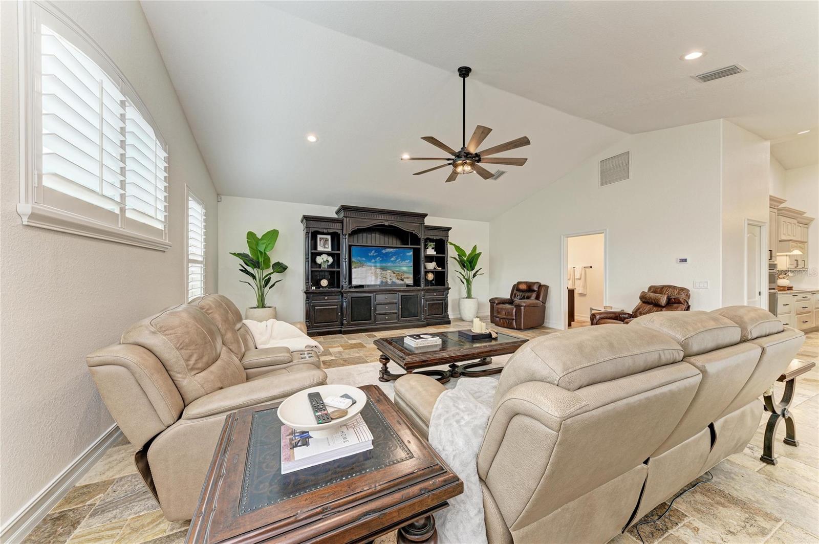 5348 PALANGOS DR
